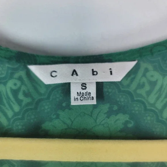 CAbi Women's Green With Envy Cap Sleeve Yellow Floral Top Blouse Size Small - Picture 4 of 5